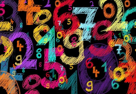 Auf schwarzem Grund sind bunte Zahlen gemalt. Sie sind wild durcheinander angeordnet.